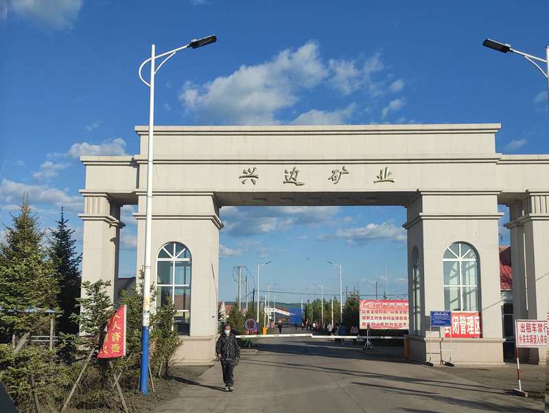 走進(jìn)黑龍江某礦業(yè)公司，華全工作人員調(diào)試2400千瓦高壓并機(jī)發(fā)電機(jī)組